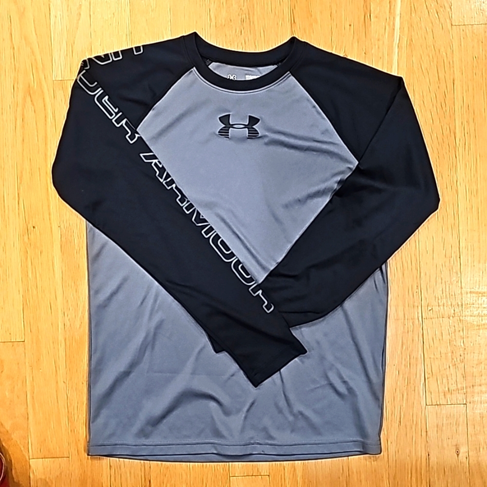 Under Armour Boys Top Size L  Like New